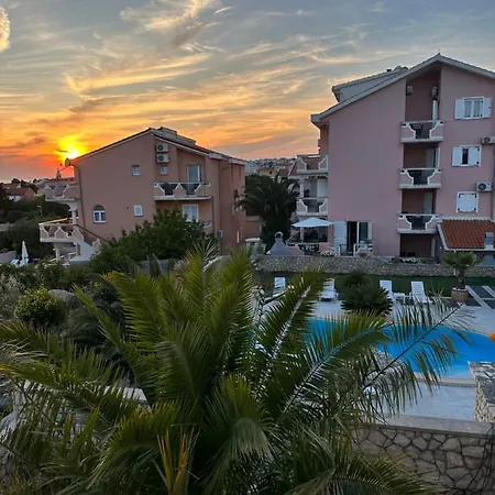 Apartments Roxsi Novalja Exterior photo
