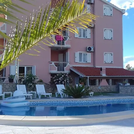 Apartments Roxsi Novalja Exterior photo