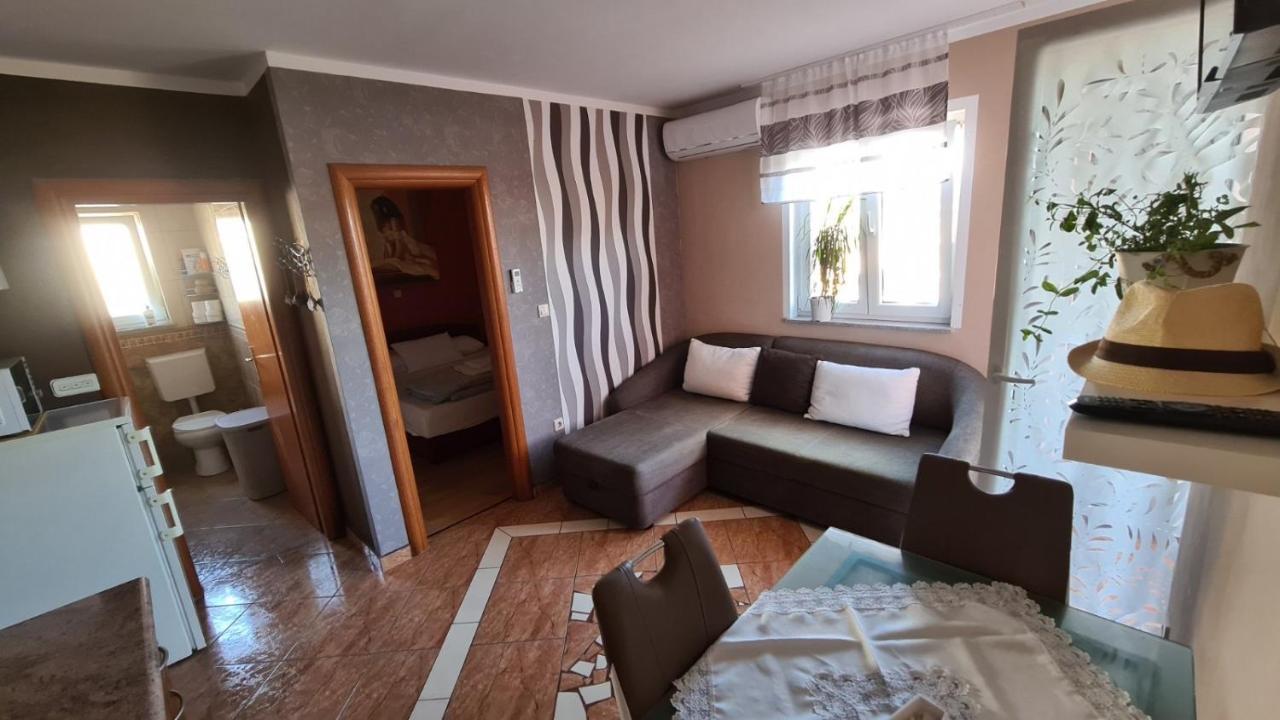 Roxsi Apartment *